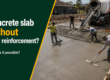 Des ouvriers en train de couler et de lisser une dalle de béton sans armature métallique sur un chantier de construction